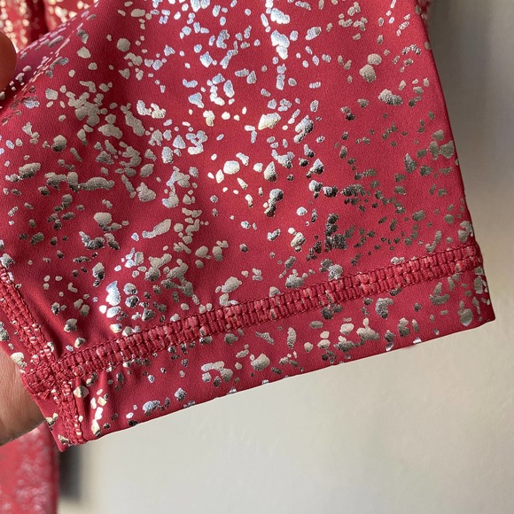 NWT Sweaty Betty 7/8 Leggings Red Terrazzo Foil Print Size L - Picture 7 of 12